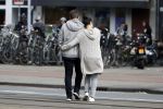 Amsterdam 26 maart 2017 
Martijn Krabbe en zij vriendin Noi Pakon doen boodschappen op de verjaardag van Martijn.