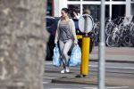 Amsterdam 26 maart 2017 
Martijn Krabbe en zij vriendin Noi Pakon doen boodschappen op de verjaardag van Martijn.