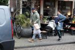Amsterdam 19 maart 2017
Oscar Aerts met zijn vriendin en hun baby in amsterdam.
