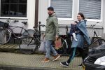Amsterdam 19 maart 2017
Oscar Aerts met zijn vriendin en hun baby in amsterdam.