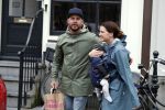 Amsterdam 19 maart 2017
Oscar Aerts met zijn vriendin en hun baby in amsterdam.