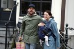 Amsterdam 19 maart 2017
Oscar Aerts met zijn vriendin en hun baby in amsterdam.