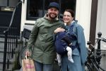 Amsterdam 19 maart 2017
Oscar Aerts met zijn vriendin en hun baby in amsterdam.