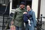 Amsterdam 19 maart 2017
Oscar Aerts met zijn vriendin en hun baby in amsterdam.