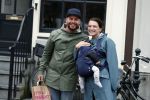 Amsterdam 19 maart 2017
Oscar Aerts met zijn vriendin en hun baby in amsterdam.