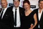 Hilversum 6 maart 2017
Uitreiking Buma awards in studio 21. Blof met hun dames. Paskal jacobsen Norman Bonink Peter Slager en Bas Kennis met hun vrouwen