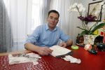 Amsterdam 10 maart 2017 
Paul Schulten tekent / ontwerpt jurk voor Roxeanne Hazes