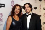 Hilversum 6 maart 2017
Uitreiking Buma awards in studio 21. Paula Patricio met zoon