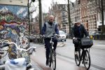 Amsterdam 4 maart 2017 
Oud bokskampioen Pedro v raamsdonk met een kennis