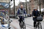 Amsterdam 4 maart 2017 
Oud bokskampioen Pedro v raamsdonk met een kennis