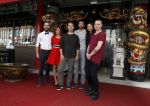 Amsterdam 30 maart 2017
Presentatie Peking express in drijvend chinees restaurant met Rik v d Westelaken als presentator.
 (VLNR) August, Awatef, Rik van de Westelaken, Hicham, Siham en Frank
