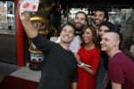 Amsterdam 30 maart 2017
Presentatie Peking express in drijvend chinees restaurant met Rik v d Westelaken als presentator.
 (VLNR) August, Awatef, Rik van de Westelaken, Hicham, Siham en Frank
