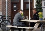 Amsterdam 23 maart 2017 
Nada v Nie met dochter op terras.Robert Jensen met een vriend op terras