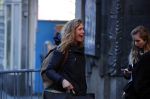 Amsterdam 13 maart 2017  
Sophie Hilbrand met kledingzak op weg naar Tuschinski