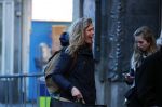 Amsterdam 13 maart 2017  
Sophie Hilbrand met kledingzak op weg naar Tuschinski