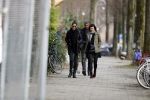 Amsterdam 13 maart 2017  
Frank Rijkaard met zijn vrouw Stephanie en een vriendin op straat in amsterdam zuid