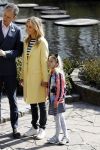 Lisse Keukenhof 28 maart 2017
Wendy v Dijk doopt haar tulp. Dochter Lizzy Broer Mike en haar moeder zijn erbij.