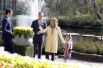 Lisse Keukenhof 28 maart 2017
Wendy v Dijk doopt haar tulp. Dochter Lizzy Broer Mike en haar moeder zijn erbij.