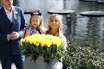 Lisse Keukenhof 28 maart 2017
Wendy v Dijk doopt haar tulp. Dochter Lizzy Broer Mike en haar moeder zijn erbij.