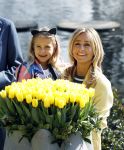 Lisse Keukenhof 28 maart 2017
Wendy v Dijk doopt haar tulp. Dochter Lizzy Broer Mike en haar moeder zijn erbij.