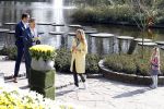 Lisse Keukenhof 28 maart 2017
Wendy v Dijk doopt haar tulp. Dochter Lizzy Broer Mike en haar moeder zijn erbij.