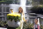Lisse Keukenhof 28 maart 2017
Wendy v Dijk doopt haar tulp. Dochter Lizzy Broer Mike en haar moeder zijn erbij.