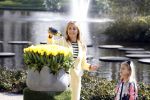Lisse Keukenhof 28 maart 2017
Wendy v Dijk doopt haar tulp. Dochter Lizzy Broer Mike en haar moeder zijn erbij.