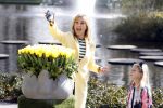 Lisse Keukenhof 28 maart 2017
Wendy v Dijk doopt haar tulp. Dochter Lizzy Broer Mike en haar moeder zijn erbij.