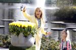 Lisse Keukenhof 28 maart 2017
Wendy v Dijk doopt haar tulp. Dochter Lizzy Broer Mike en haar moeder zijn erbij.