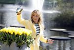 Lisse Keukenhof 28 maart 2017
Wendy v Dijk doopt haar tulp. Dochter Lizzy Broer Mike en haar moeder zijn erbij.