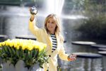 Lisse Keukenhof 28 maart 2017
Wendy v Dijk doopt haar tulp. Dochter Lizzy Broer Mike en haar moeder zijn erbij.