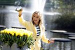 Lisse Keukenhof 28 maart 2017
Wendy v Dijk doopt haar tulp. Dochter Lizzy Broer Mike en haar moeder zijn erbij.