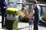 Lisse Keukenhof 28 maart 2017
Wendy v Dijk doopt haar tulp. Dochter Lizzy Broer Mike en haar moeder zijn erbij.