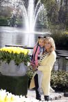 Lisse Keukenhof 28 maart 2017
Wendy v Dijk doopt haar tulp. Dochter Lizzy Broer Mike en haar moeder zijn erbij.