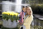 Lisse Keukenhof 28 maart 2017
Wendy v Dijk doopt haar tulp. Dochter Lizzy Broer Mike en haar moeder zijn erbij.