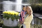 Lisse Keukenhof 28 maart 2017
Wendy v Dijk doopt haar tulp. Dochter Lizzy Broer Mike en haar moeder zijn erbij.