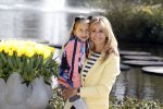 Lisse Keukenhof 28 maart 2017
Wendy v Dijk doopt haar tulp. Dochter Lizzy Broer Mike en haar moeder zijn erbij.
