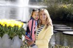 Lisse Keukenhof 28 maart 2017
Wendy v Dijk doopt haar tulp. Dochter Lizzy Broer Mike en haar moeder zijn erbij.