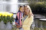 Lisse Keukenhof 28 maart 2017
Wendy v Dijk doopt haar tulp. Dochter Lizzy Broer Mike en haar moeder zijn erbij.