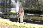 Lisse Keukenhof 28 maart 2017
Wendy v Dijk doopt haar tulp. Dochter Lizzy Broer Mike en haar moeder zijn erbij.