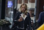 Amsterdam 29 maart 2017
Wendy v Dijk op straat in amsterdam zuid