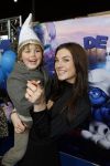 Amsterdam 18 maart 2017 
premiere Smurfen in  Pathe Arena. Maan met neefje
