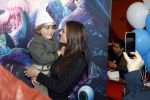 Amsterdam 18 maart 2017 
premiere Smurfen in  Pathe Arena. Maan met neefje