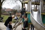 Den Haag 24 maart 2018
Barbie (Samantha de Jong) met haar kinderen Angelina en Milano en twee vriendinnen in een speeltuin.