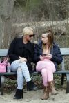 Den Haag 24 maart 2018
Barbie (Samantha de Jong) met haar kinderen Angelina en Milano en twee vriendinnen in een speeltuin.