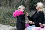 Den Haag 24 maart 2018
Barbie (Samantha de Jong) met haar kinderen Angelina en Milano en twee vriendinnen in een speeltuin.