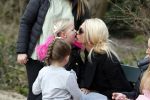 Den Haag 24 maart 2018
Barbie (Samantha de Jong) met haar kinderen Angelina en Milano en twee vriendinnen in een speeltuin.
