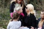 Den Haag 24 maart 2018
Barbie (Samantha de Jong) met haar kinderen Angelina en Milano en twee vriendinnen in een speeltuin.