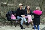 Den Haag 24 maart 2018
Barbie (Samantha de Jong) met haar kinderen Angelina en Milano en twee vriendinnen in een speeltuin.