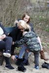 Den Haag 24 maart 2018
Barbie (Samantha de Jong) met haar kinderen Angelina en Milano en twee vriendinnen in een speeltuin.